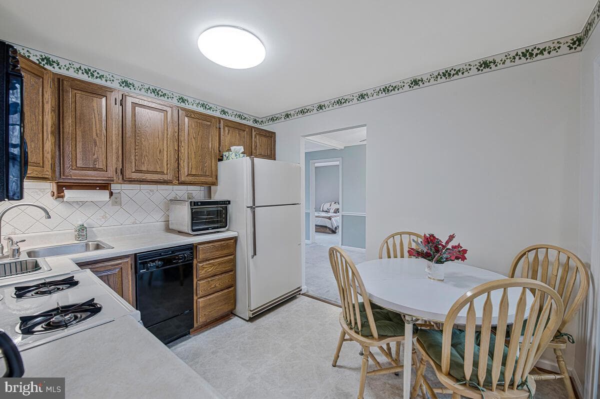 1237 Queen Anne Avenue photo 17