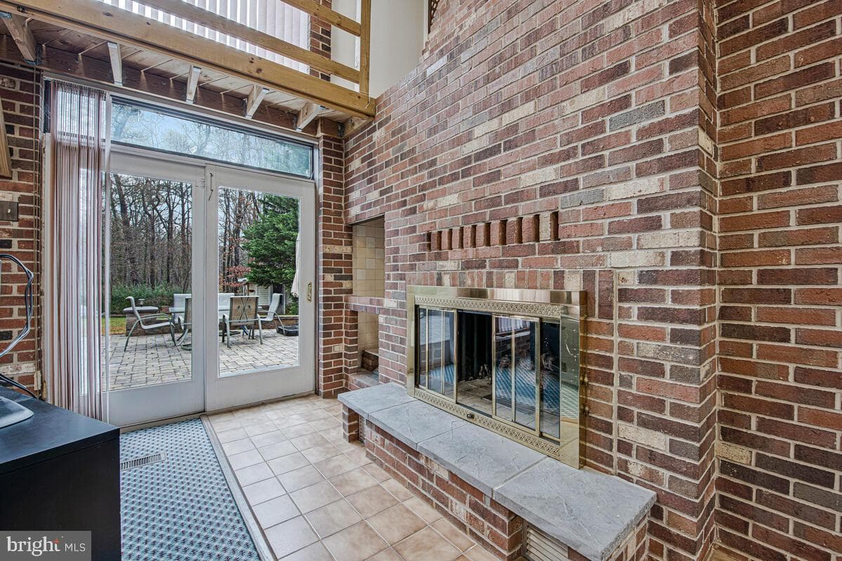 1237 Queen Anne Avenue photo 3