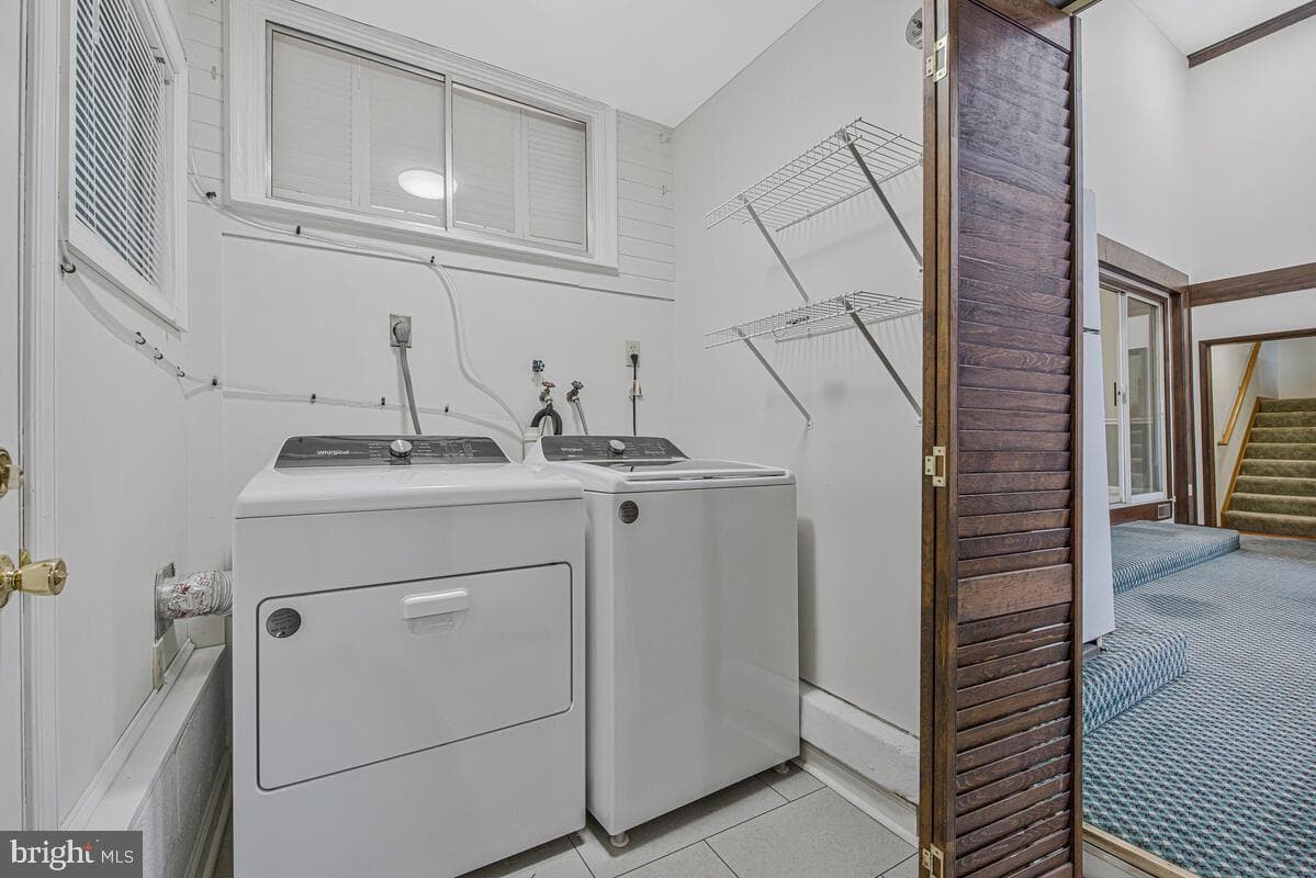 1237 Queen Anne Avenue photo 32