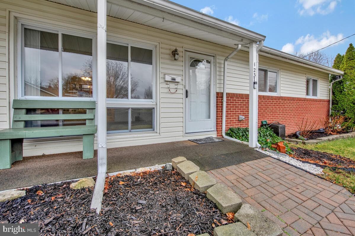 1237 Queen Anne Avenue photo 33