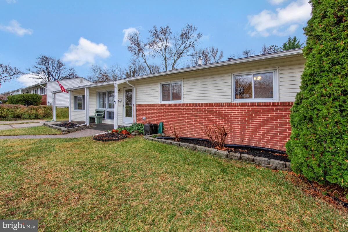 1237 Queen Anne Avenue photo 34