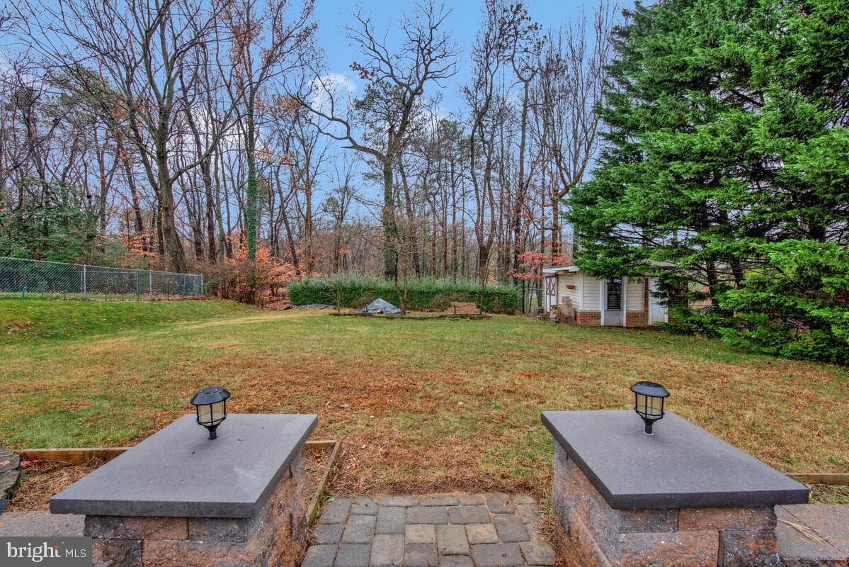 1237 Queen Anne Avenue photo 40