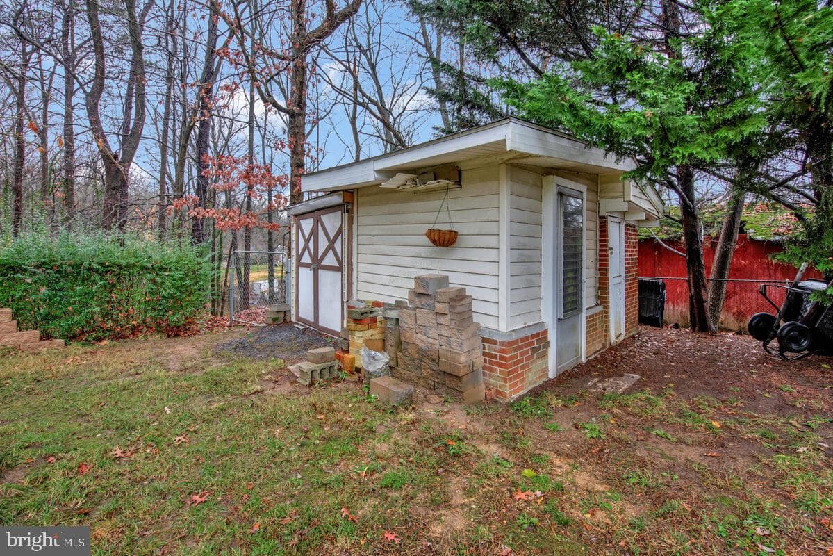 1237 Queen Anne Avenue photo 42