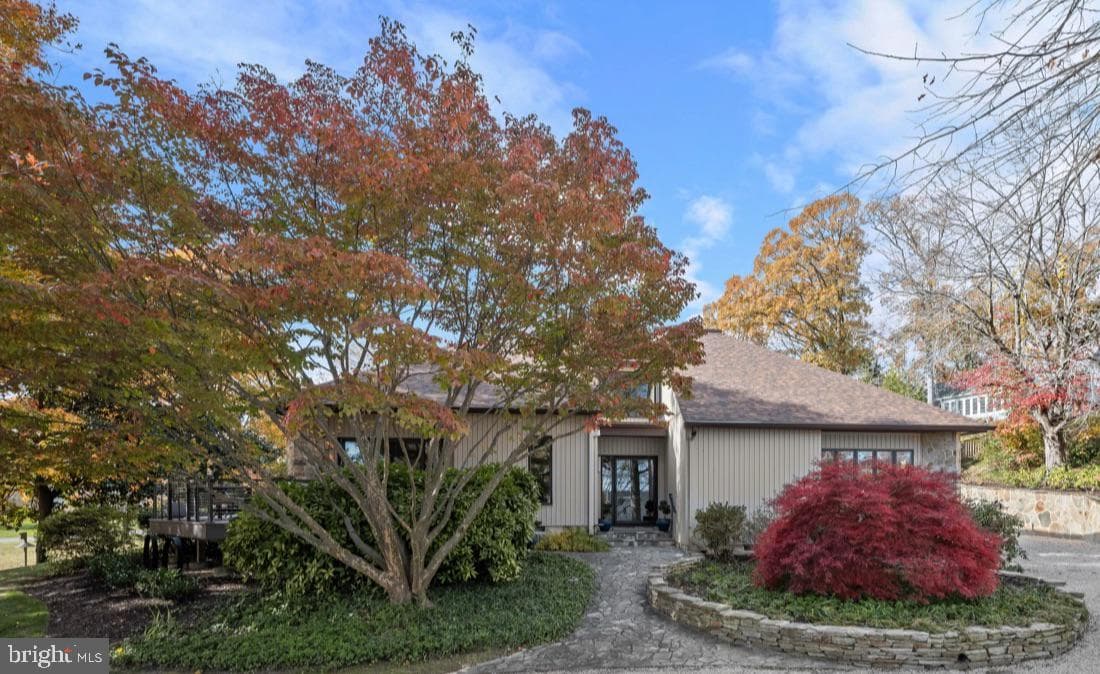 668 Broadwater Way