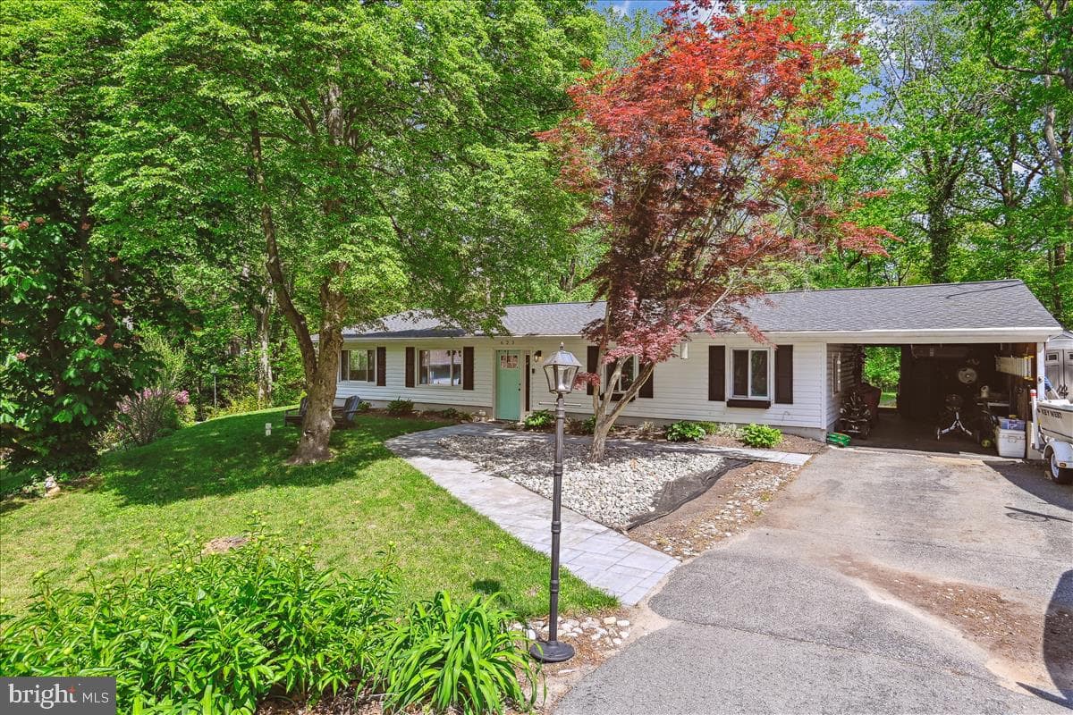 623 Maple Hill Lane photo 2