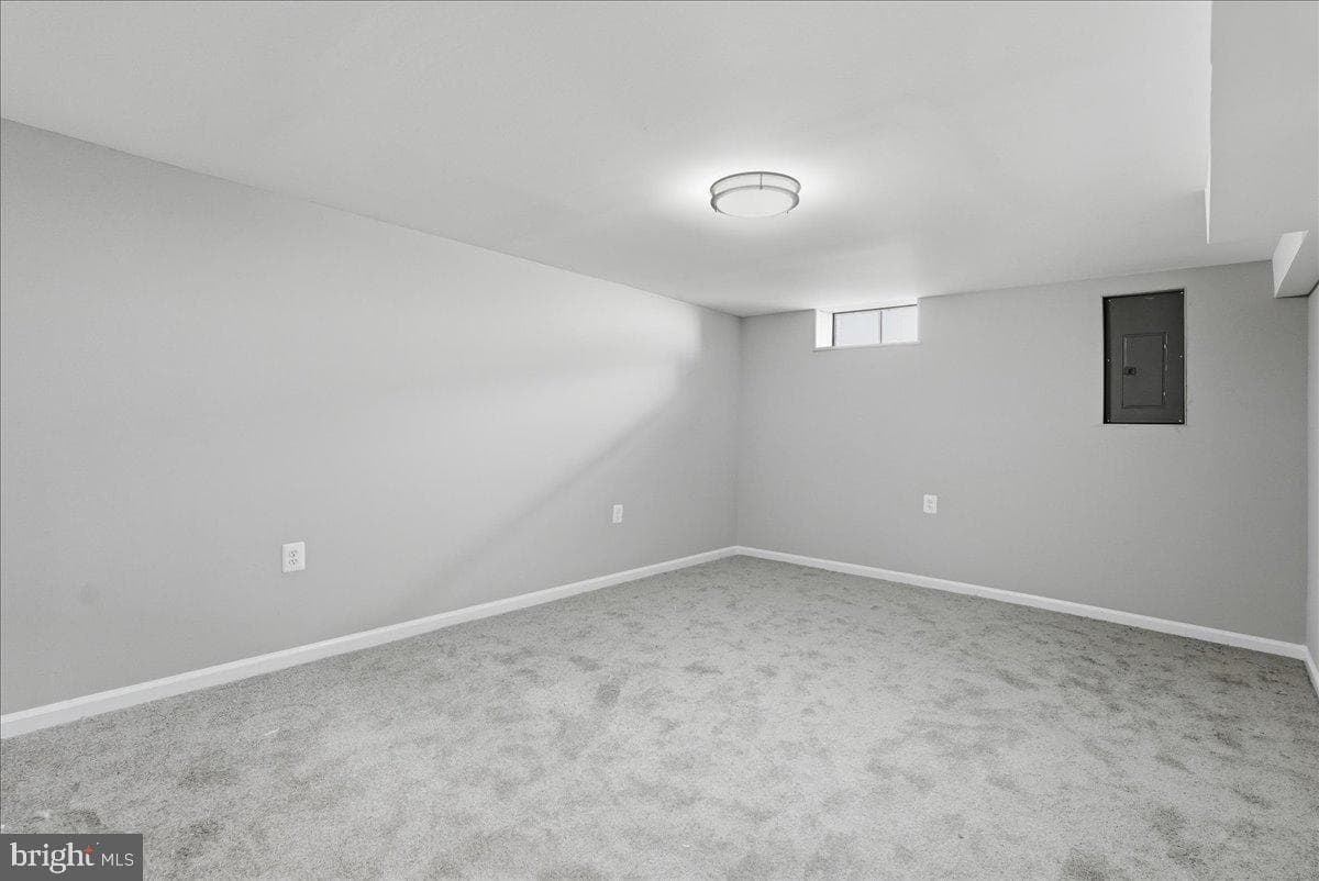 305 Newfield Road photo 19