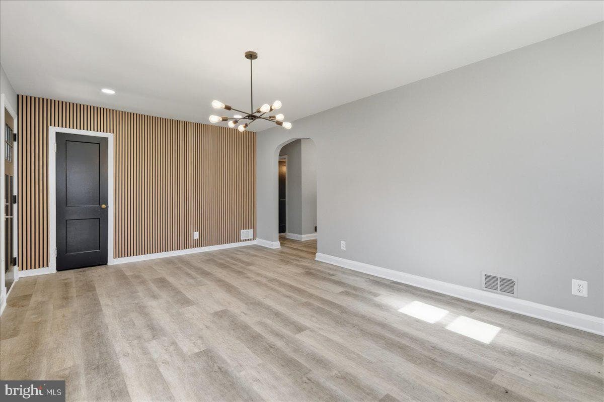 305 Newfield Road photo 4