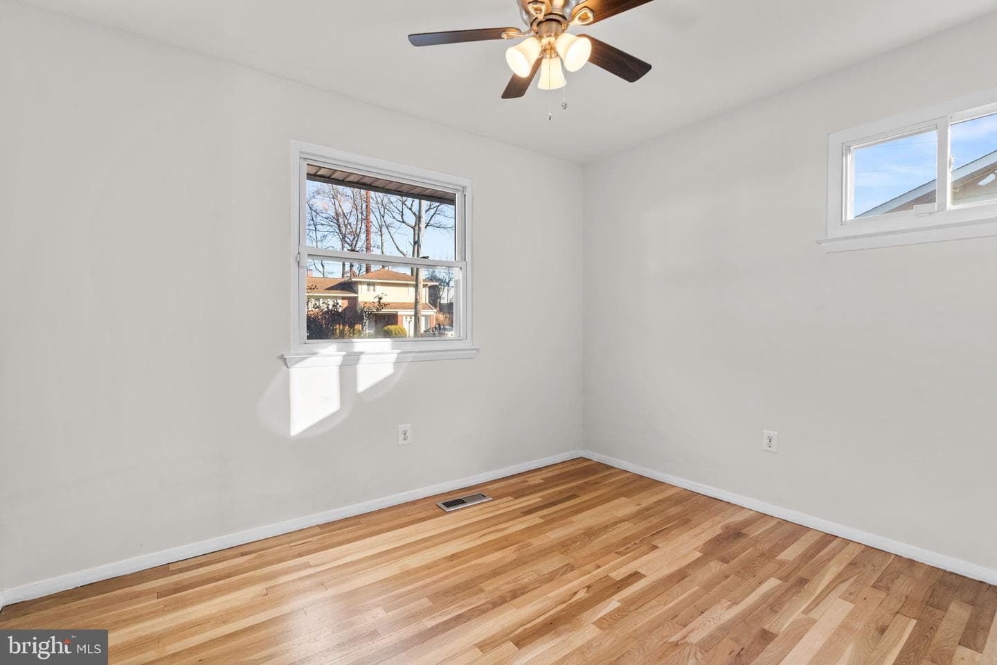 8111 Phirne Road E photo 12
