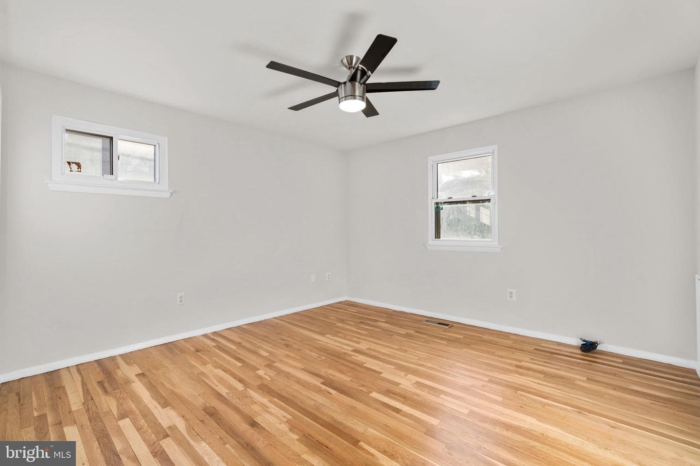 8111 Phirne Road E photo 14