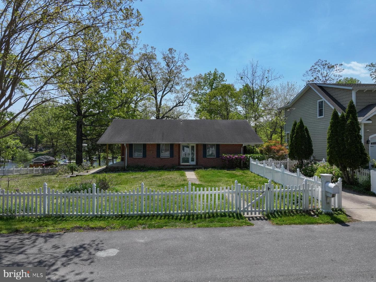 703 B Glendon Avenue photo 40
