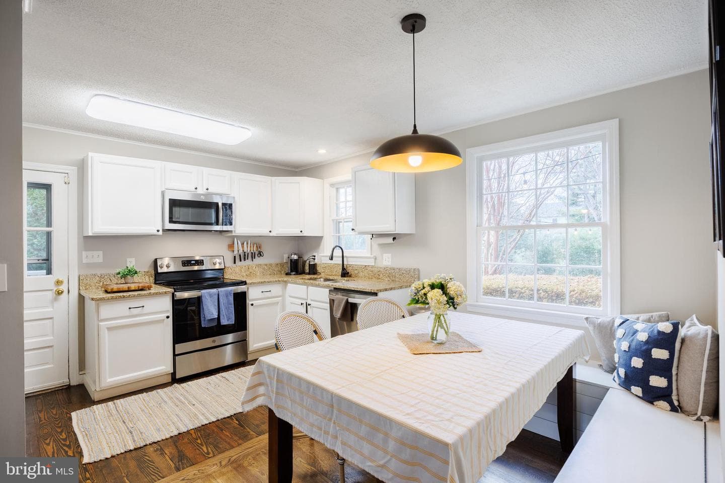 309 N Woodlawn Avenue N photo 10