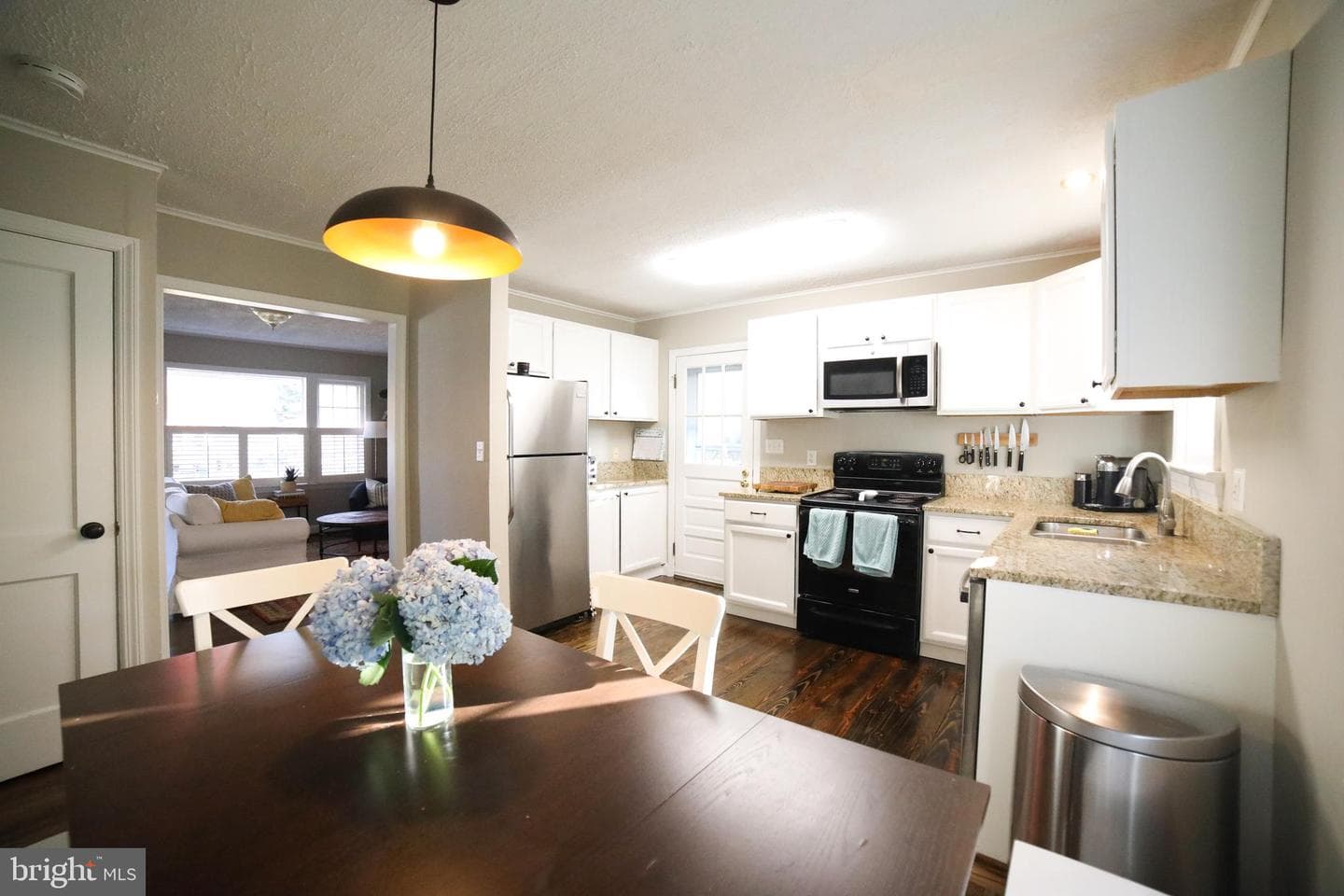 309 N Woodlawn Avenue N photo 11