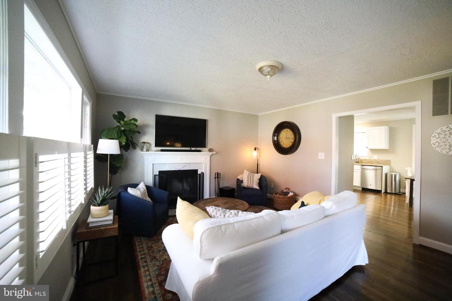 309 N Woodlawn Avenue N photo 5
