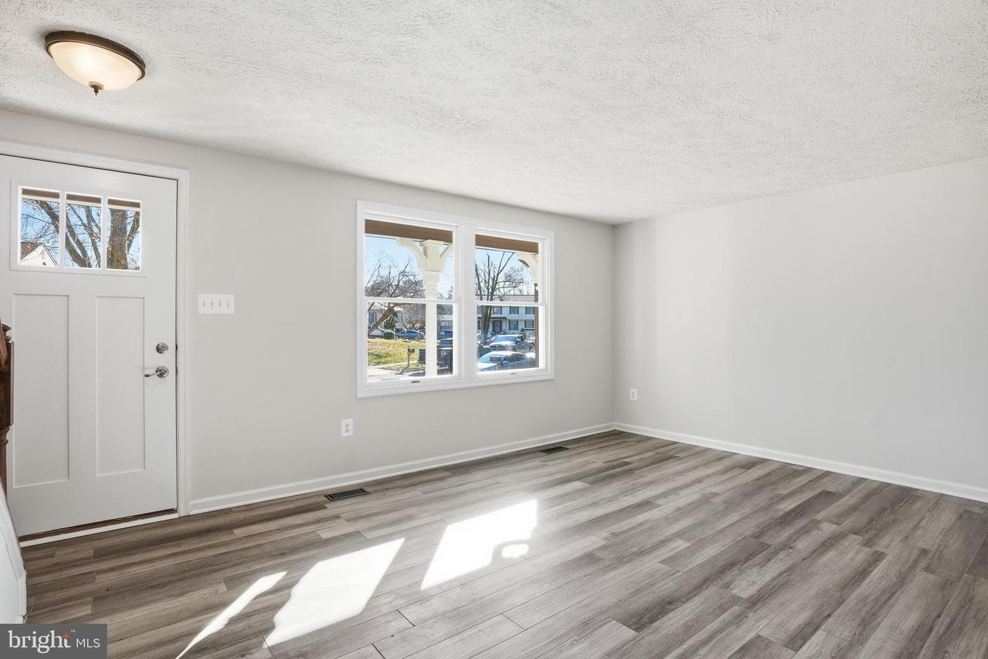 474 Ruffian Court photo 3