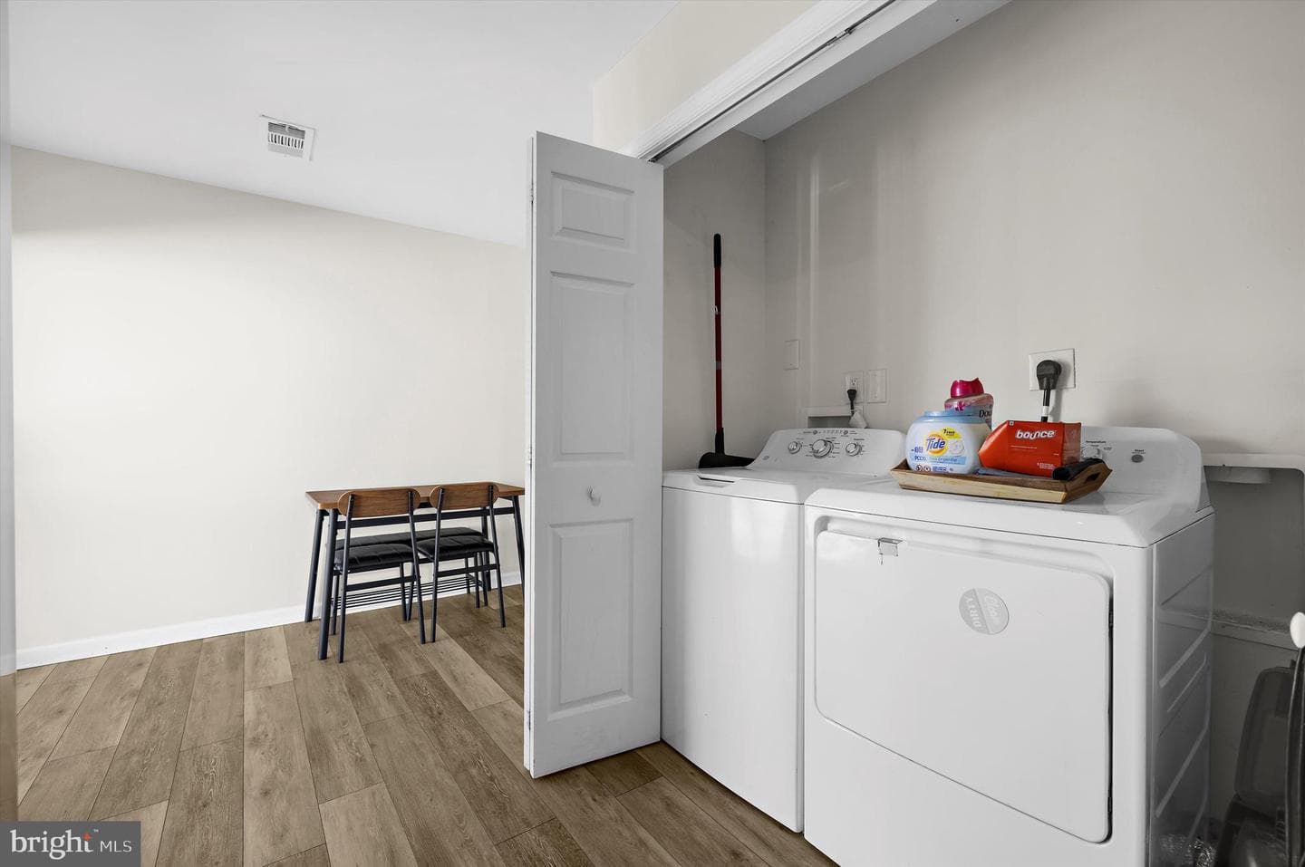 2 Woods Avenue photo 16