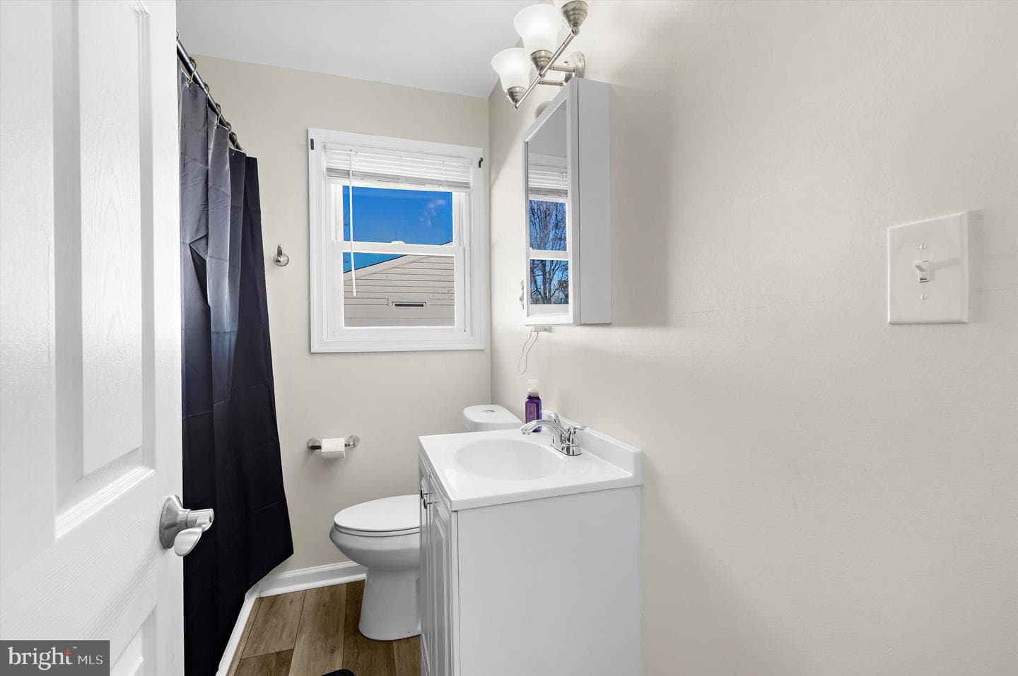 2 Woods Avenue photo 17