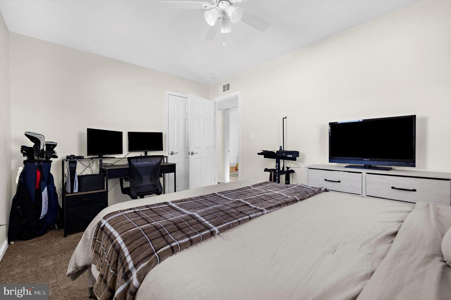 2 Woods Avenue photo 26