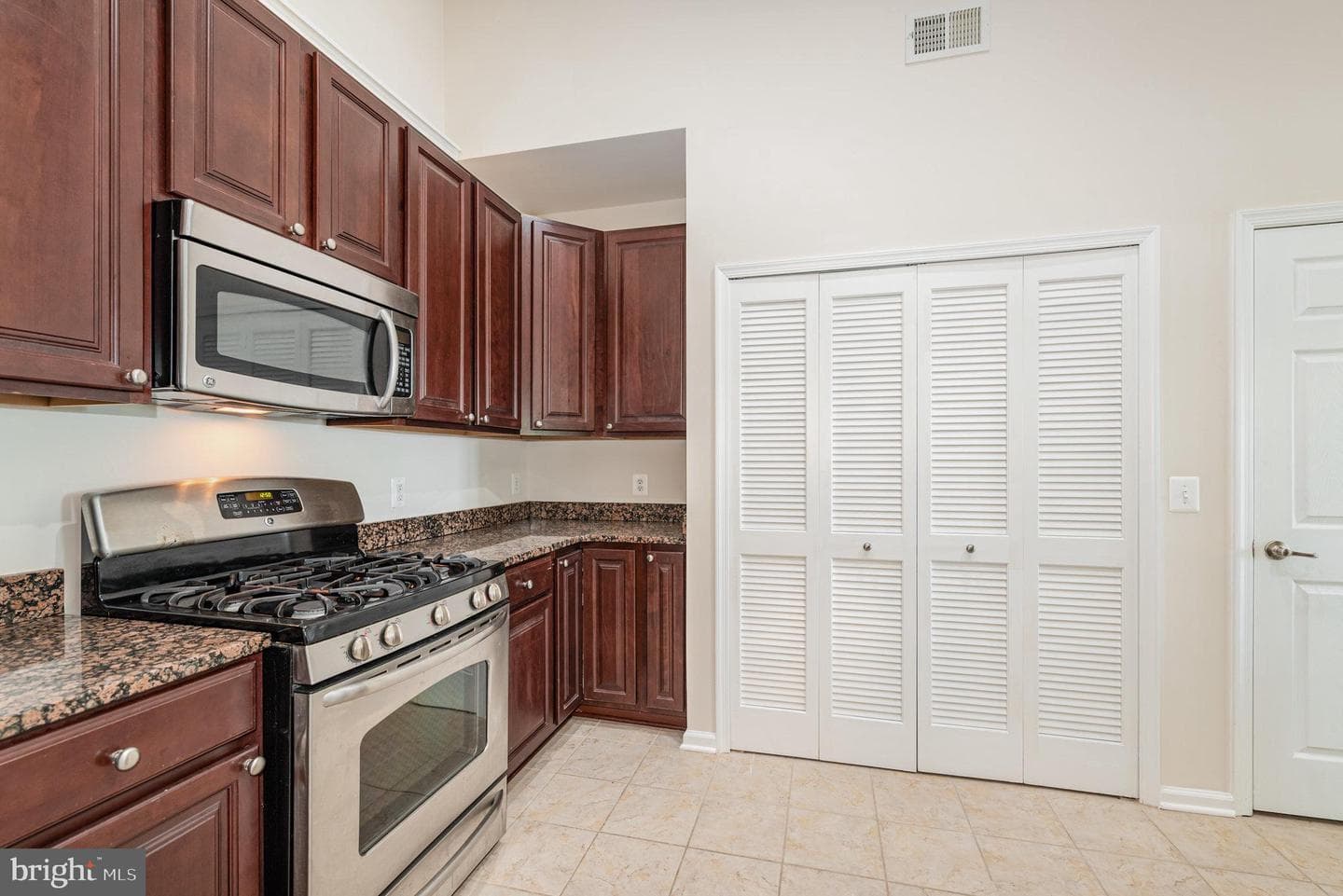 1624 Hardwick Court #402 photo 9