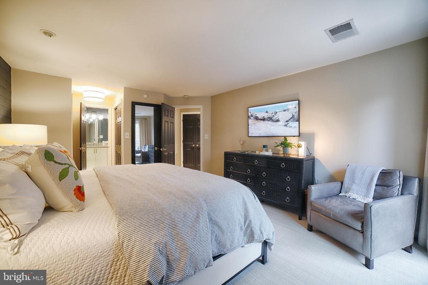 1138 Lake Heron Drive #2a photo 12