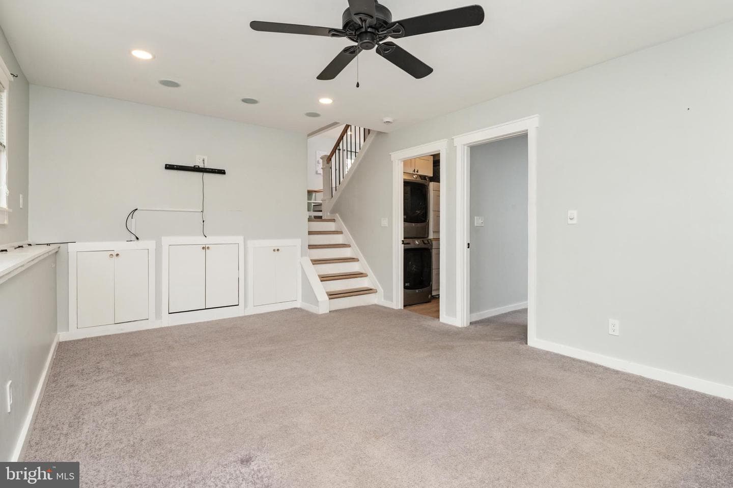 276 Overleaf Drive photo 11