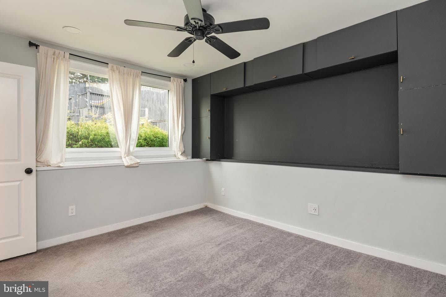 276 Overleaf Drive photo 13