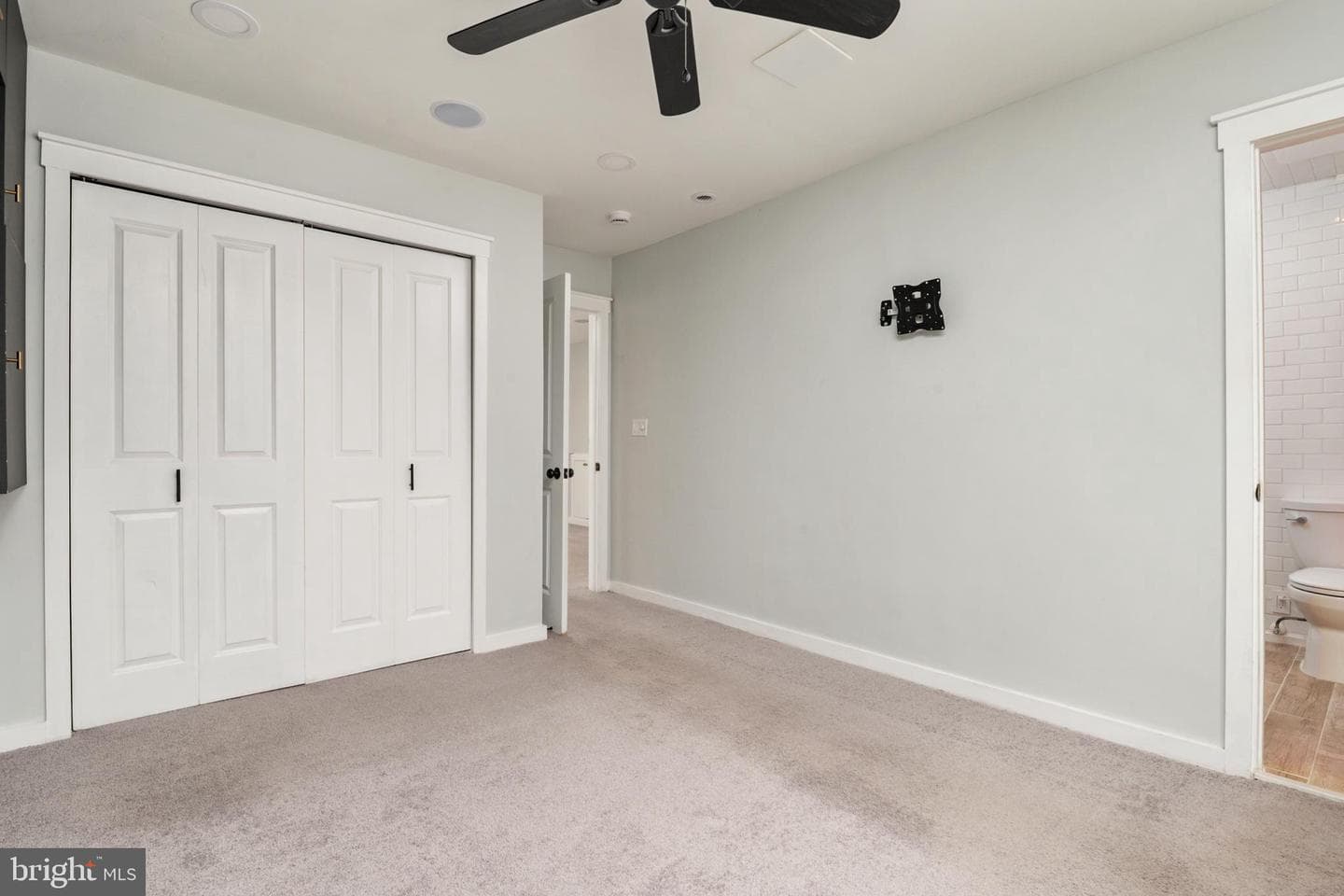 276 Overleaf Drive photo 16