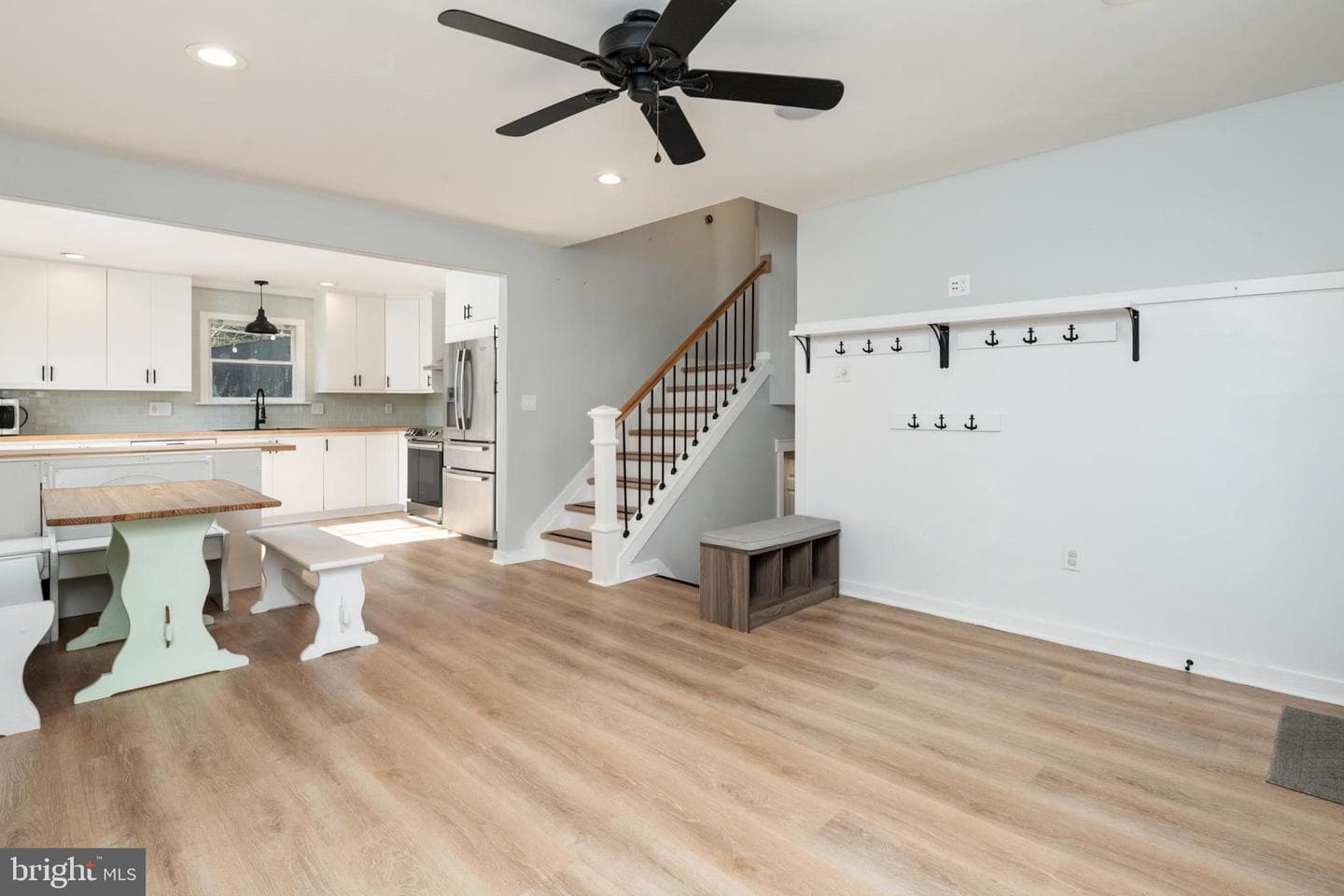 276 Overleaf Drive photo 2
