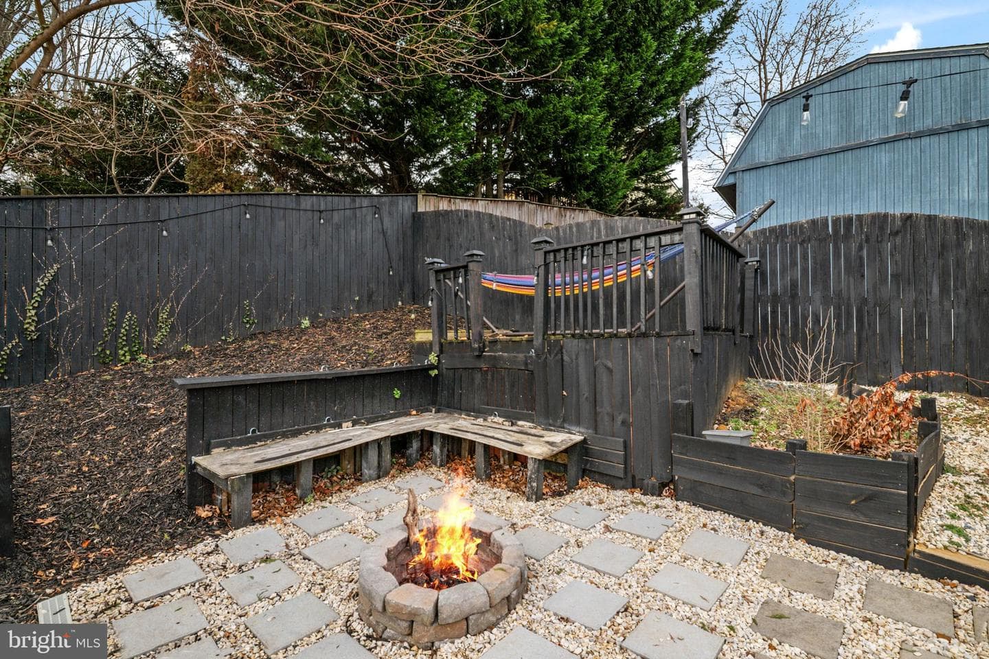 276 Overleaf Drive photo 27