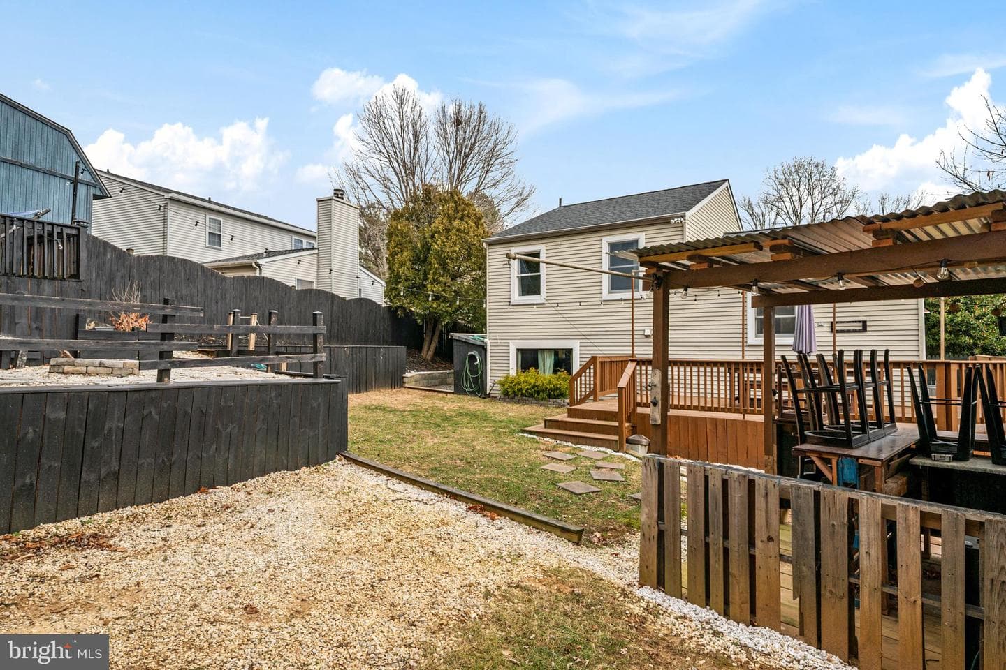 276 Overleaf Drive photo 28