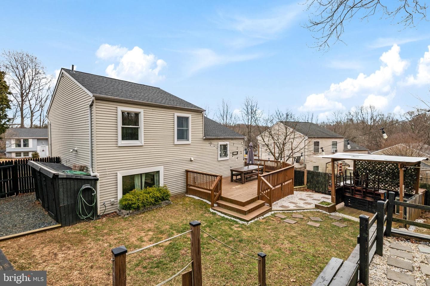 276 Overleaf Drive photo 29