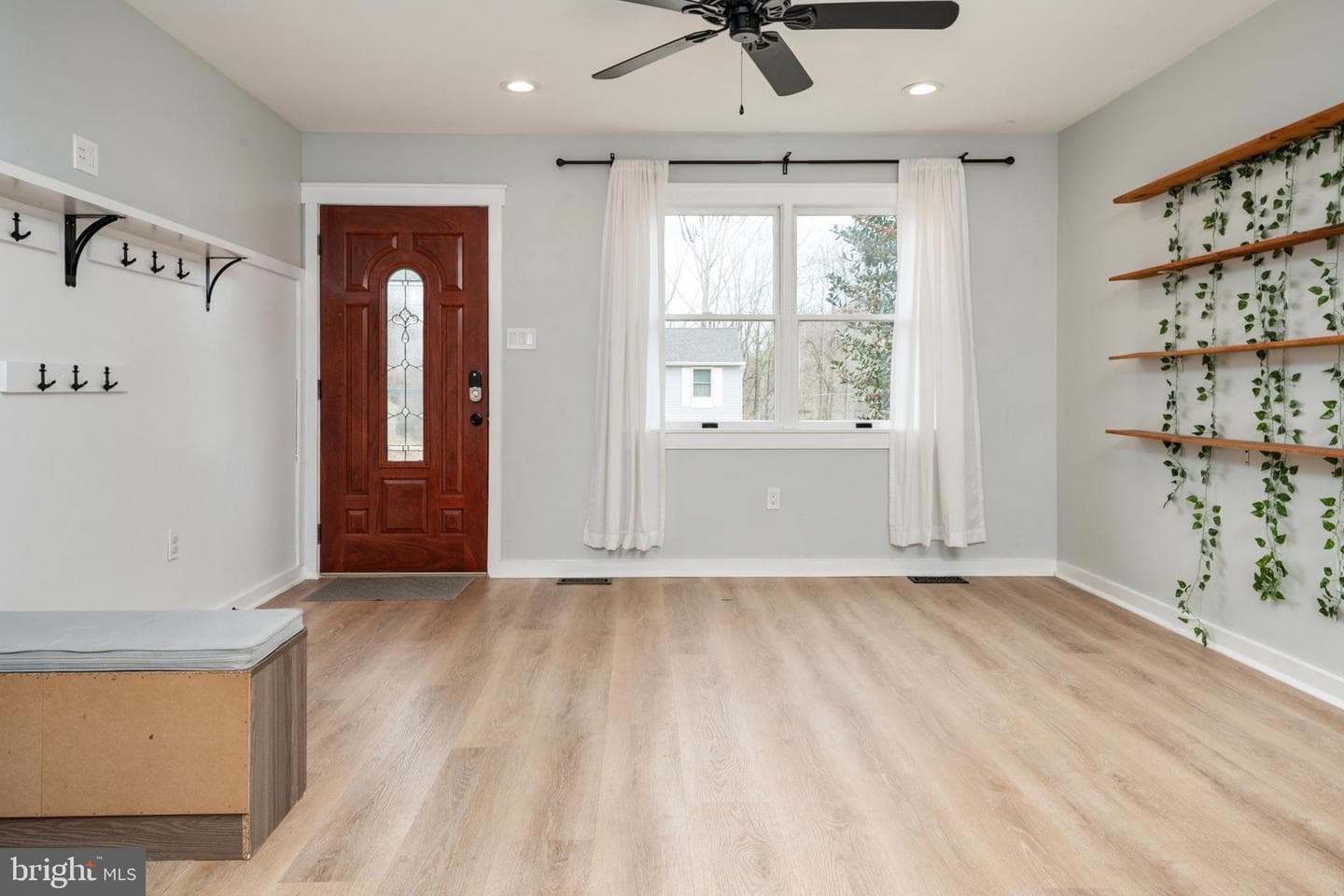 276 Overleaf Drive photo 3