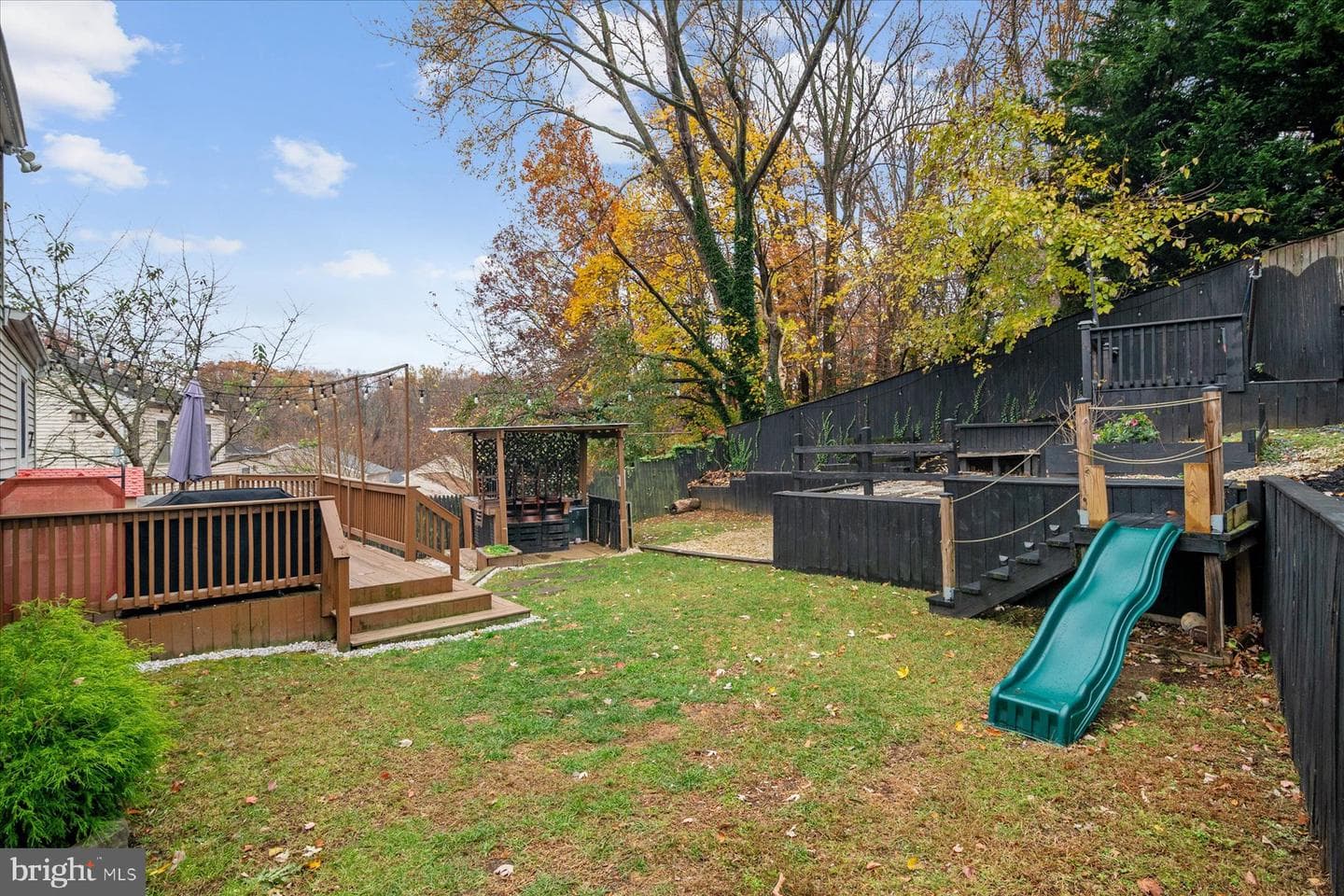 276 Overleaf Drive photo 34