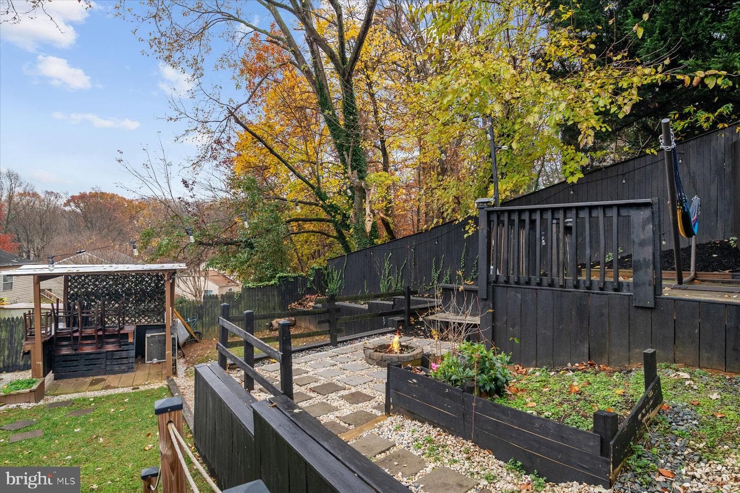 276 Overleaf Drive photo 35