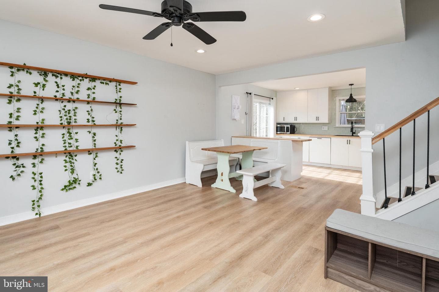 276 Overleaf Drive photo 4