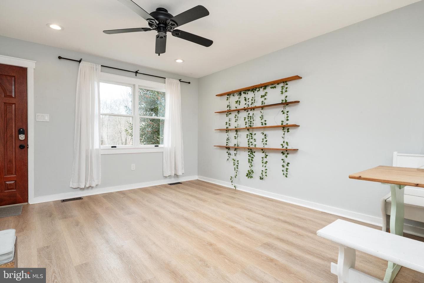 276 Overleaf Drive photo 5