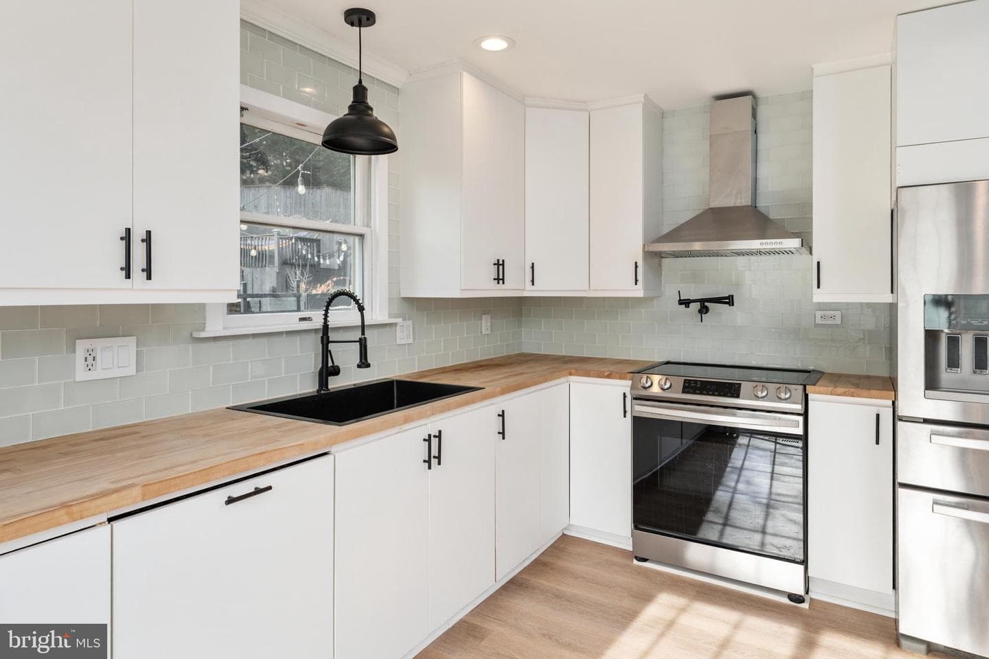 276 Overleaf Drive photo 8