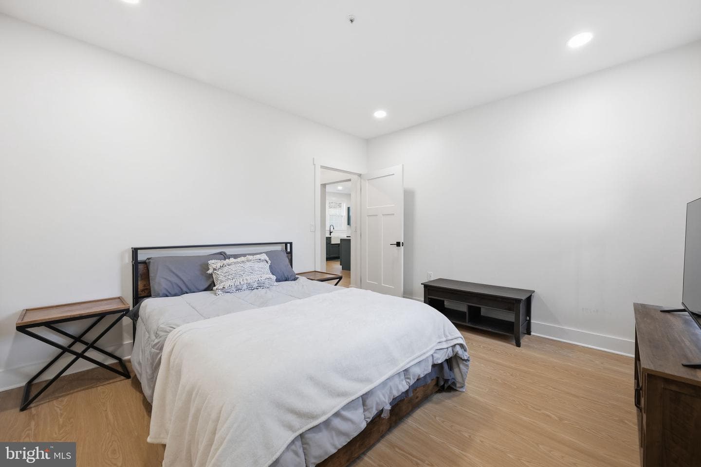 2408 Wentworth Drive photo 15