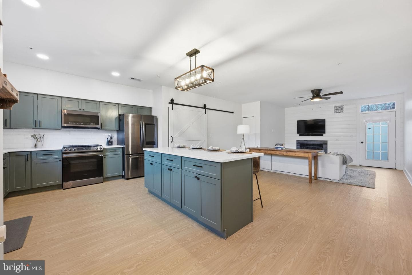 2408 Wentworth Drive photo 4
