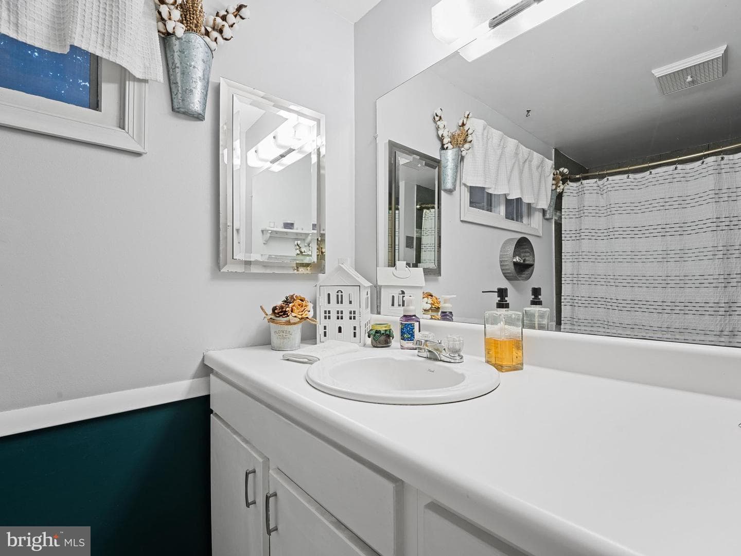102 Queen Anne Road photo 17