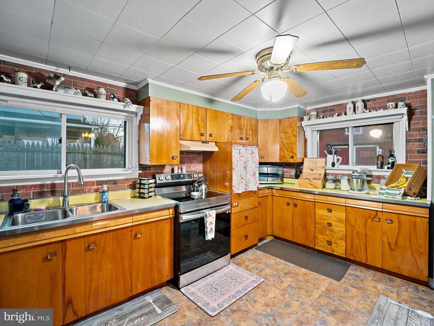 102 Queen Anne Road photo 8