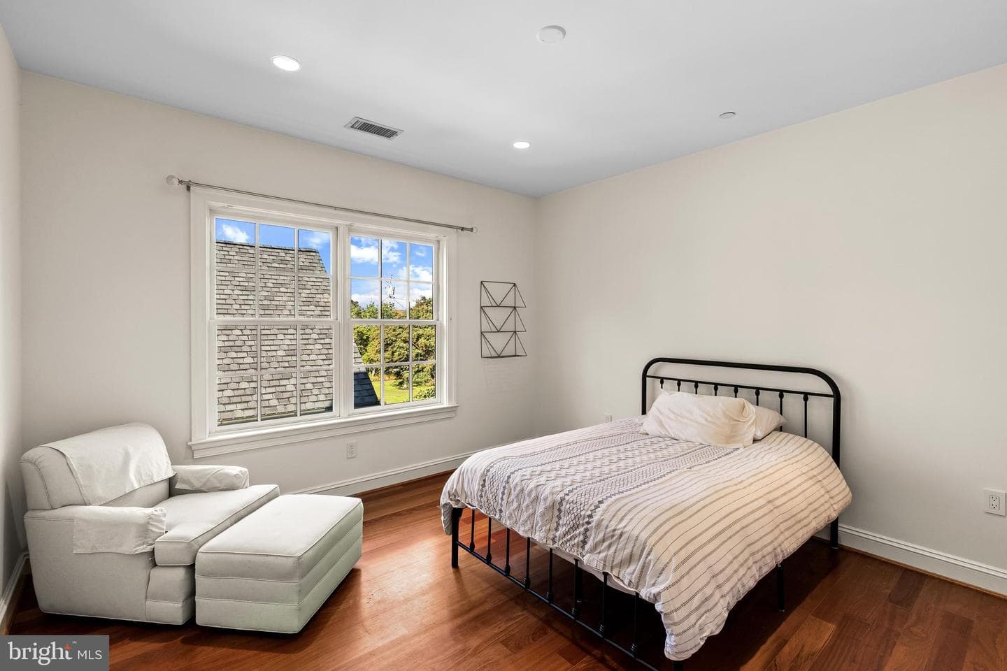 219 Wardour Drive photo 30