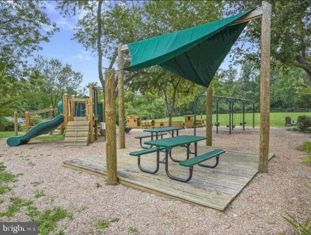 1465 Ridgeway photo 13