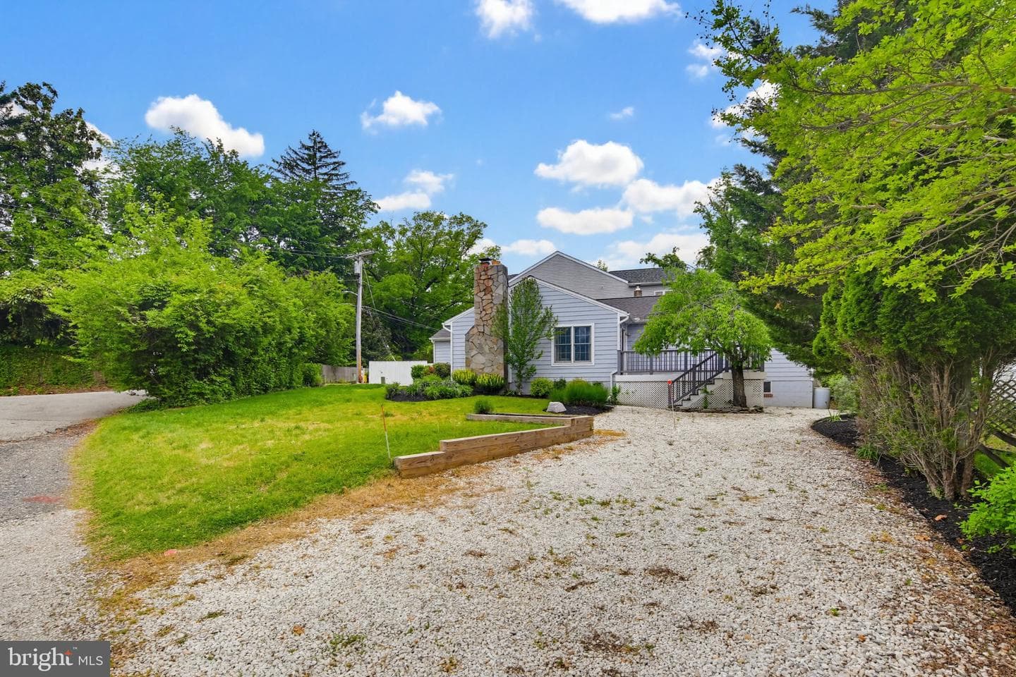 1465 Ridgeway photo 36