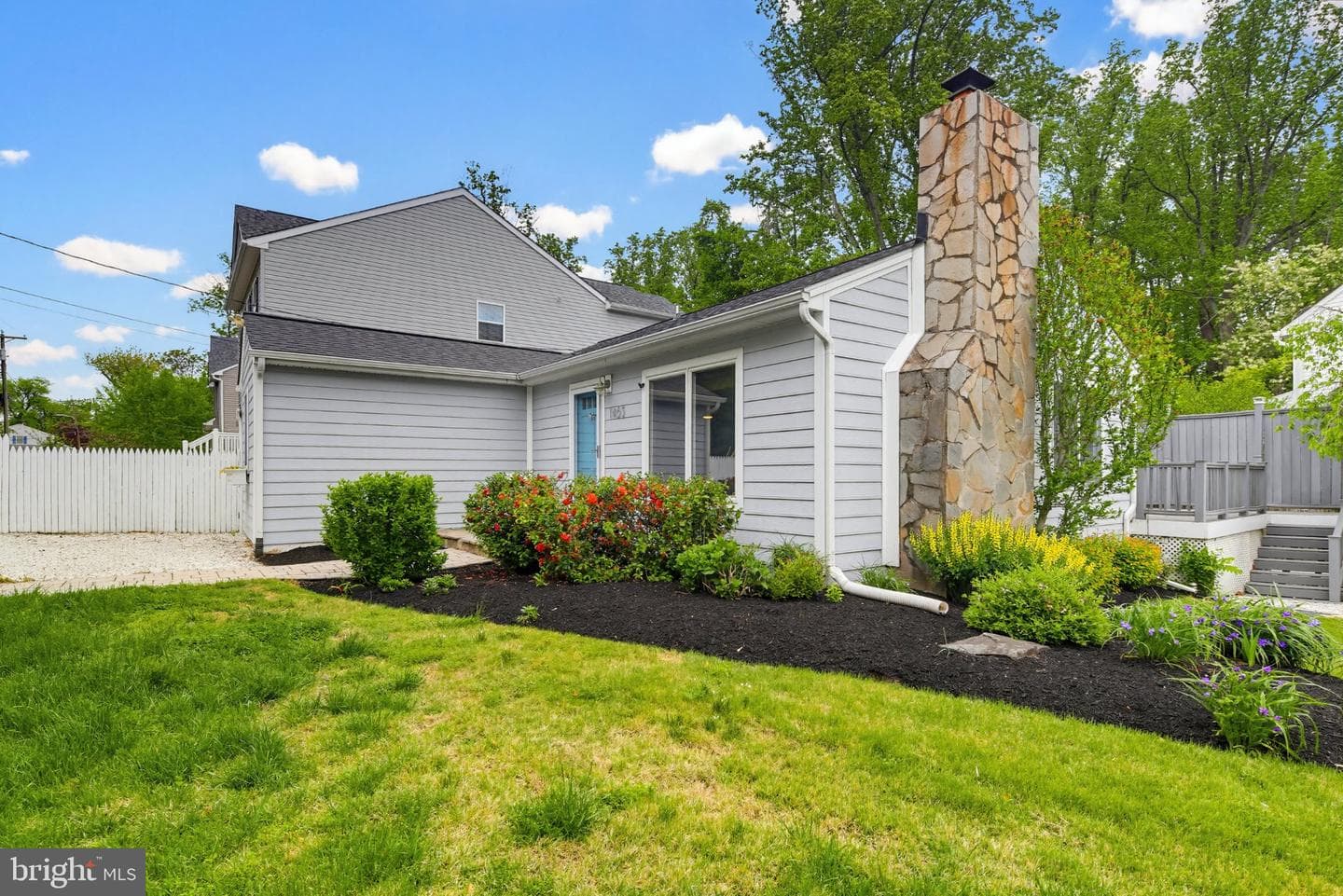 1465 Ridgeway photo 37
