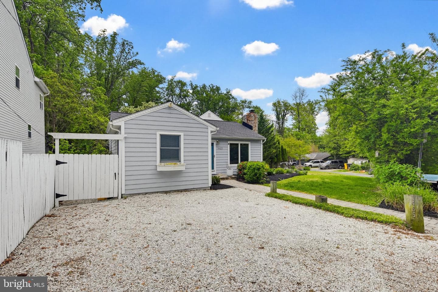 1465 Ridgeway photo 40