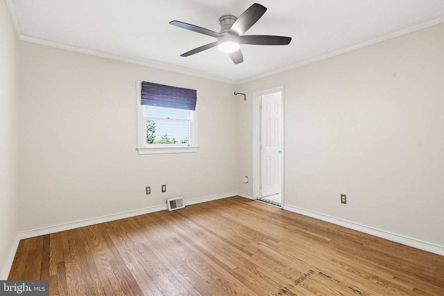 1465 Ridgeway photo 54