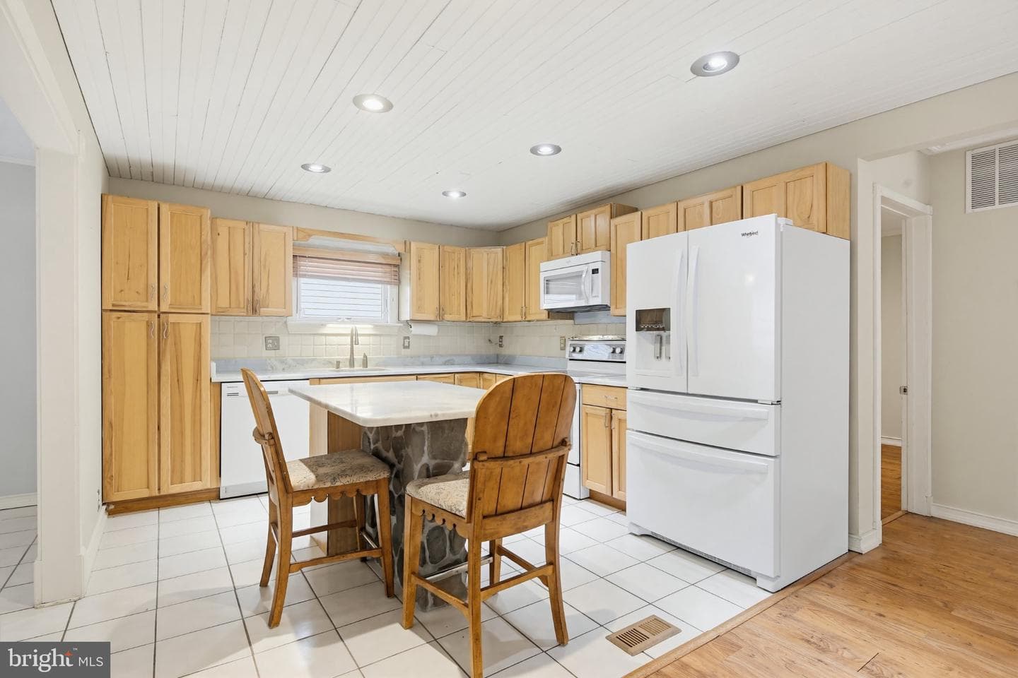 1465 Ridgeway photo 63
