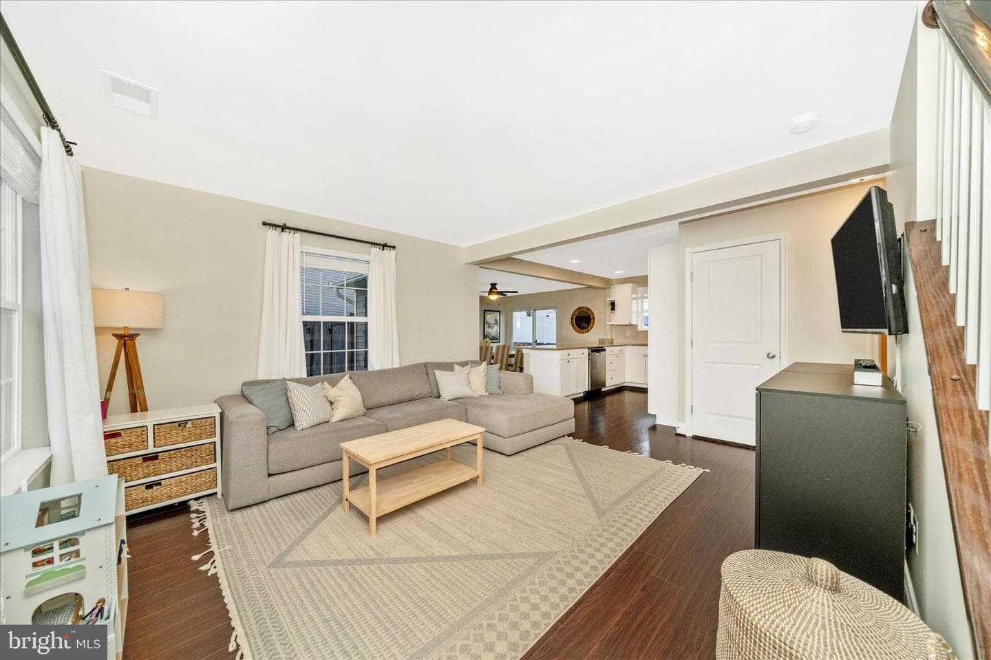 817 Barrett Avenue photo 4