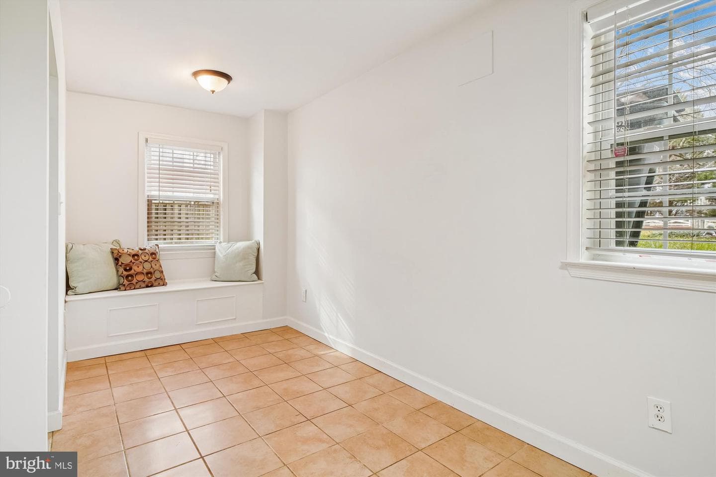 1677 Hart Court photo 8