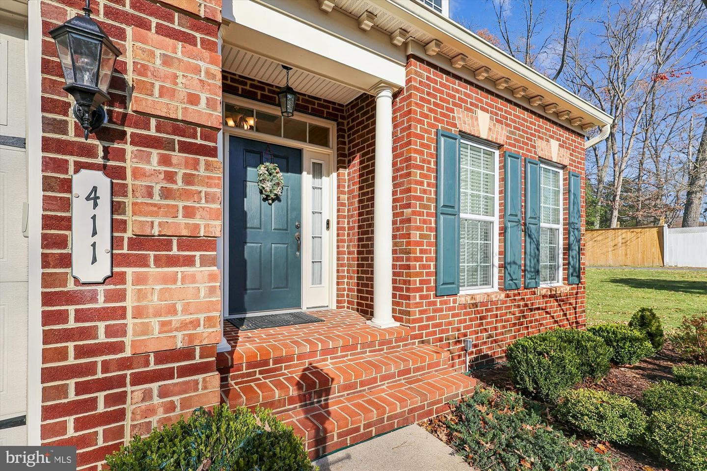 411 Helmsman Way photo 2